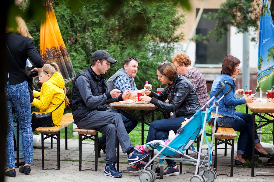 Голодные улицы: чем кормили калининградцев на День города