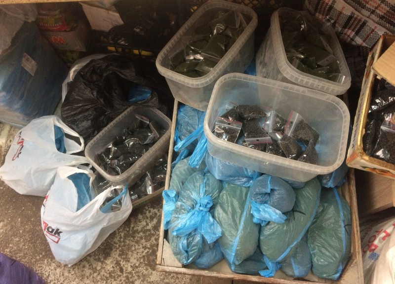 В Калининграде полиция собрала на рынках почти 68 кг насвая (фото)