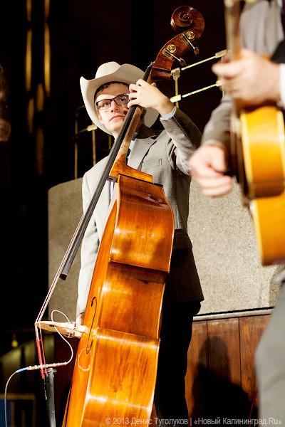 «Всем сестрам по серьгам»: фоторепортаж с концерта The Quebe Sisters Band
