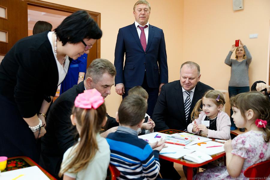 Селфи на фоне детства: как Павел Астахов Калининградскую область навещал