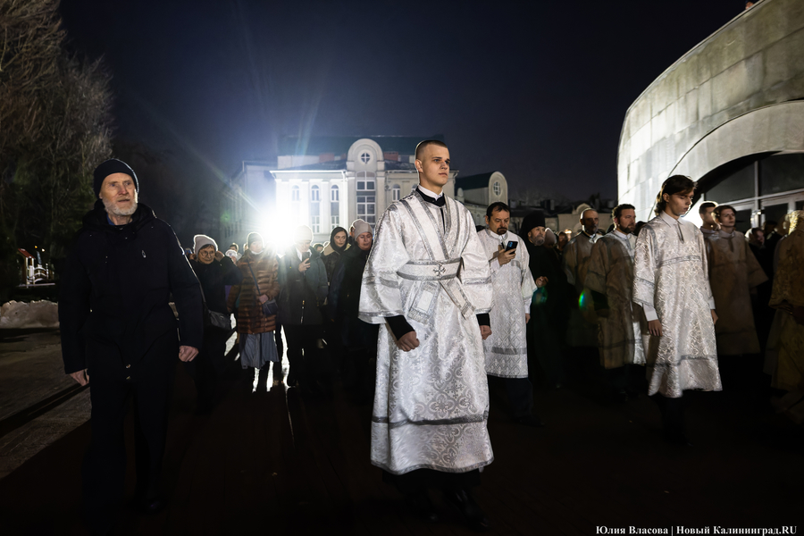 Крестный ход и литургия: как в Калининграде встретили Рождество (фото)