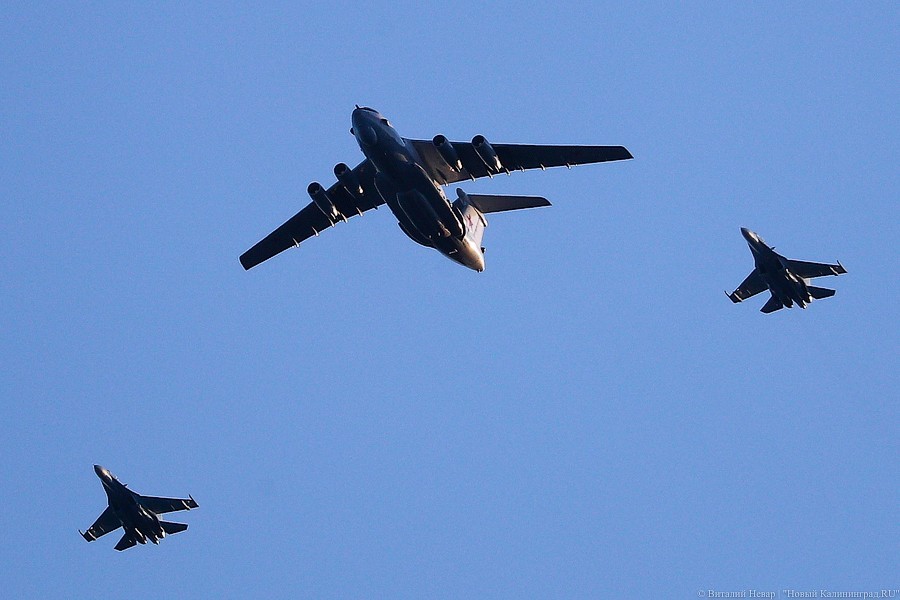 СМИ: Минобороны транспортными самолетами доставило в Калининград стройматериалы