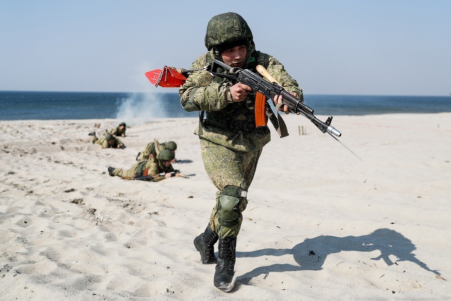 Берег в огне: на Балтфлоте отработали высадку морского десанта