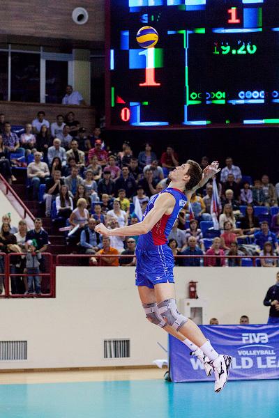 «Призрак успеха»: фоторепортаж с волейбольного матча «Россия — Сербия»