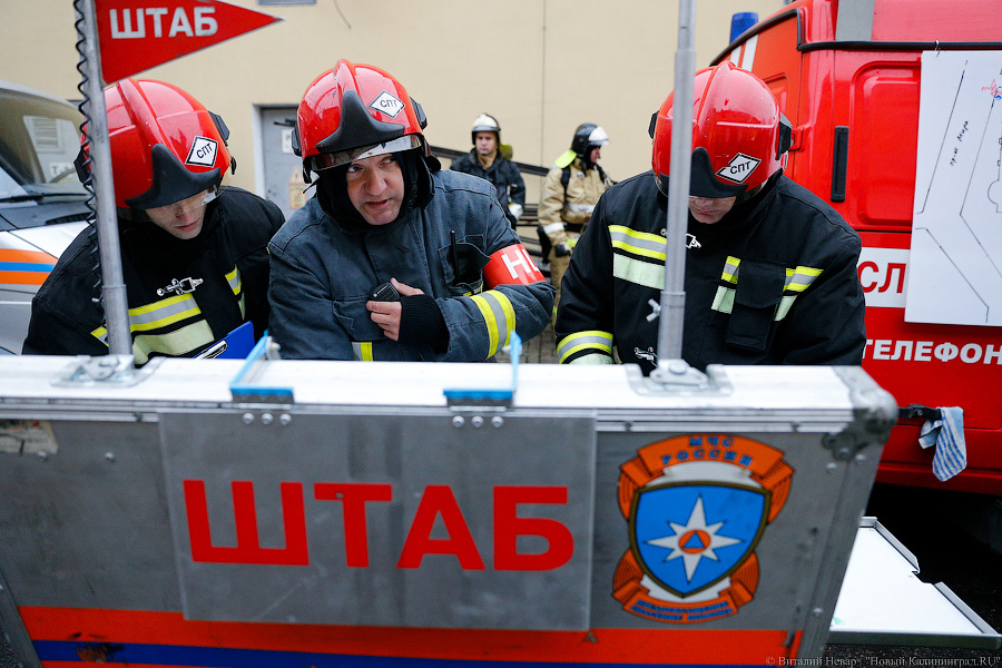 Изображая жертву: актеры драмтеатра «подыграли» пожарным на учениях (фото)