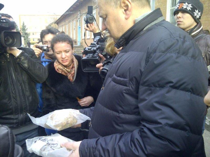 Грузовик на миллиард: полиция показала изъятые из тайника 5 тонн янтаря (фото)