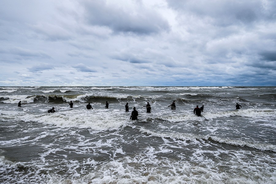 Ловец янтаря погиб в Балтийске, его смыло волной и унесло в море