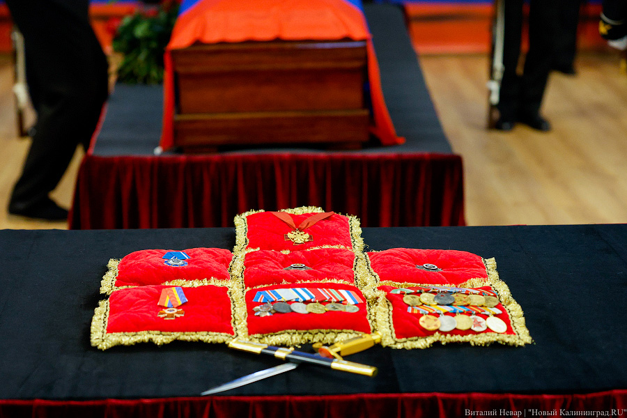Калининград прощается с адмиралом и экс-губернатором Владимиром Егоровым (фото)