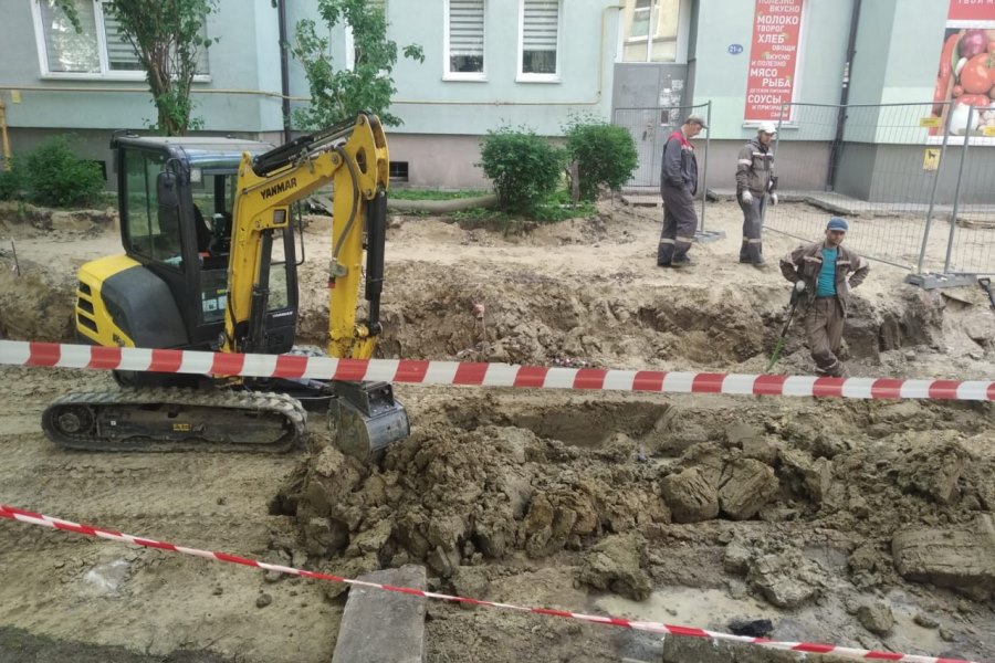 На ул. Красной строители во время ремонта дороги повредили водопровод