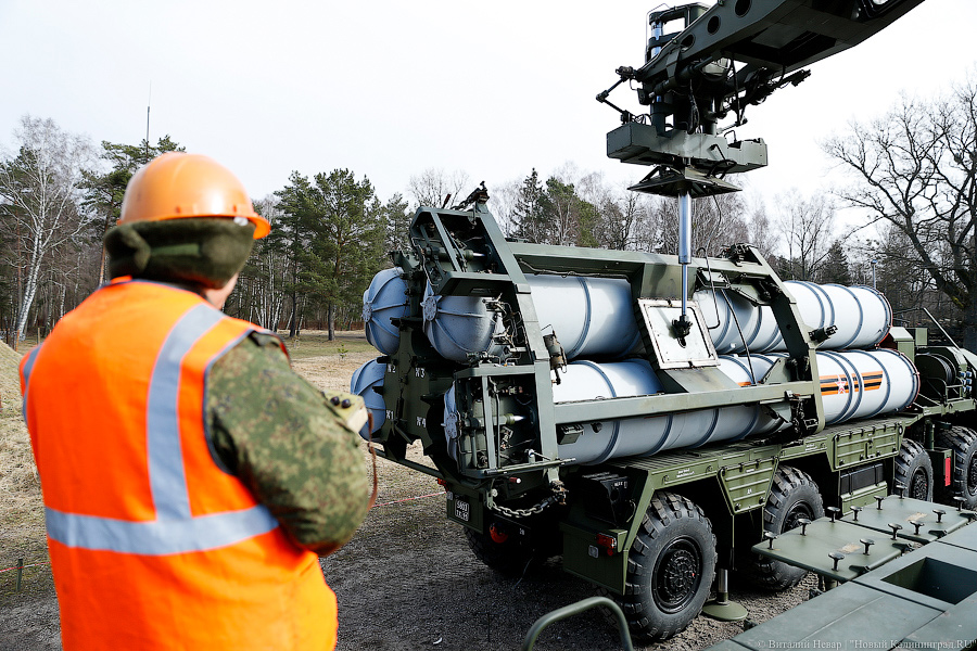 На страже: С-400 отразил атаку вероятного противника