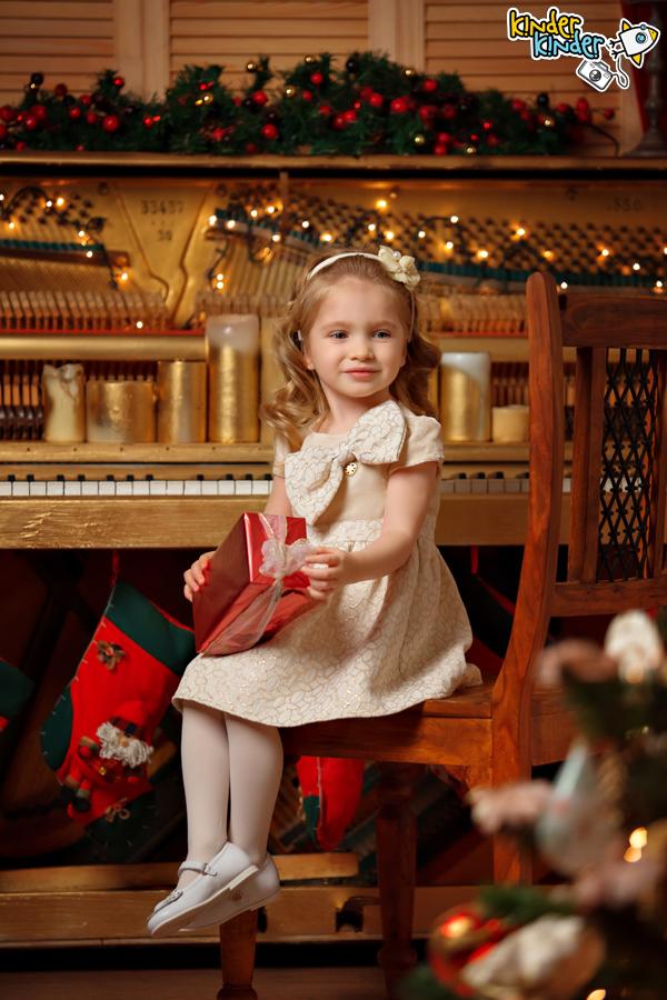 Создайте новогоднюю сказку вашей семьи в фотостудии KinderKinder