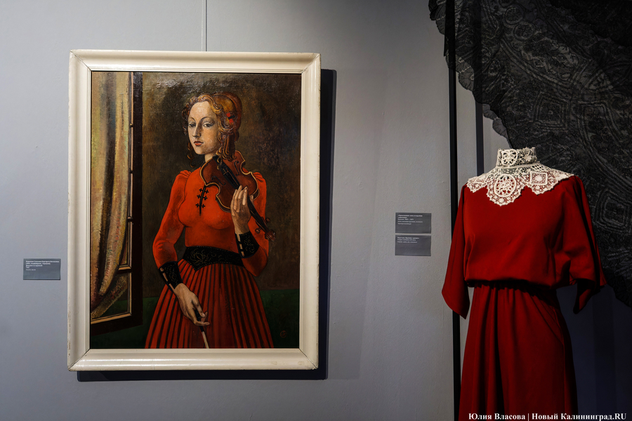 Вселенная смыслов и эмоций: в Музее искусств открылась выставка «Космос красного» (фото)