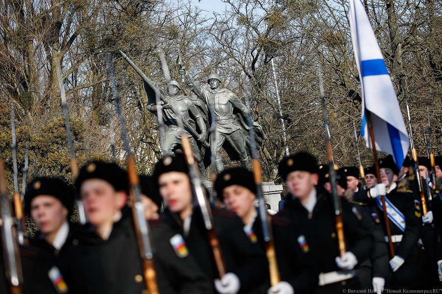 Холодное утро 23-го: в Калининграде почтили память воинов-героев