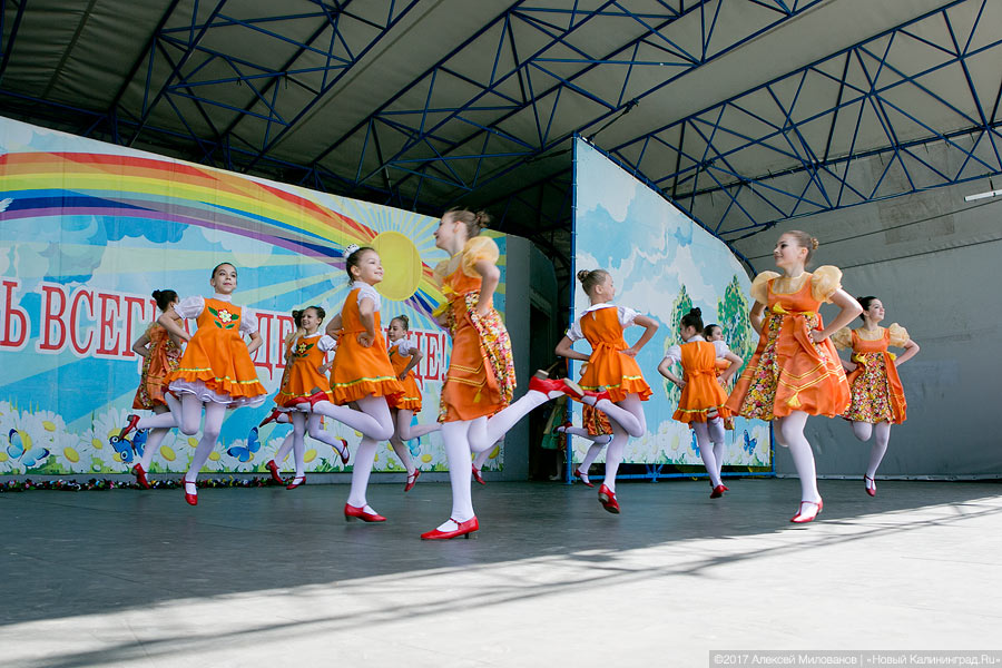 «Пляши от души»: в Центральном парке Калининграда лето встретили танцами