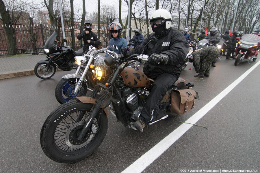 «С венком и шумом на Бранёво»: калининградская делегация отправилась в Польшу