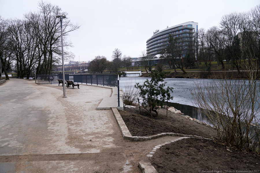 Обвалившаяся штукатурка и не только: благоустроенный за миллионы Нижний пруд после зимы