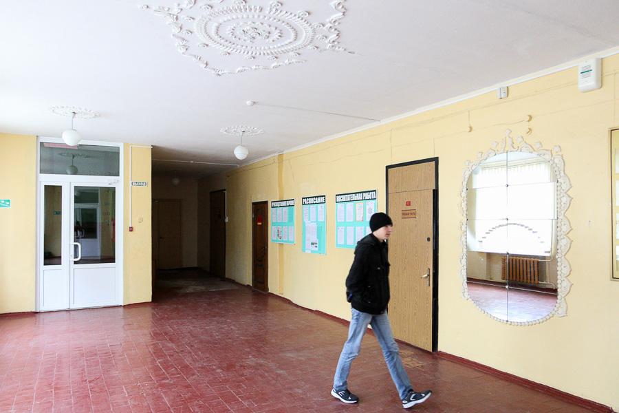 В никуда: областные власти выселяют бывших сотрудников техникума из общежития в Полесске