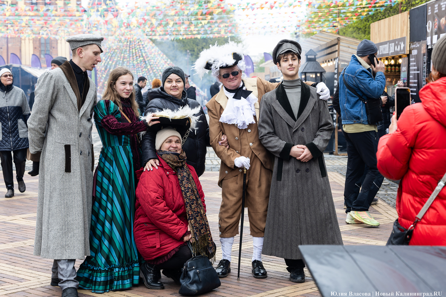 Прикидываясь Кантом: у Кафедрального собора открылась ярмарка (фото)