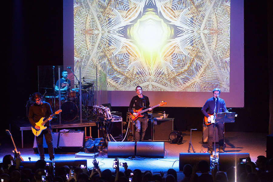 Горе, если не впал в безмолвие:  Вячеслав Бутусов и «Ю-Питер» на «Вагонке»