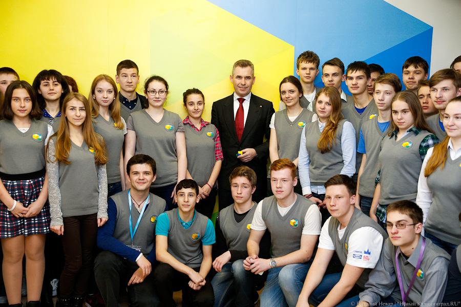 Селфи на фоне детства: как Павел Астахов Калининградскую область навещал