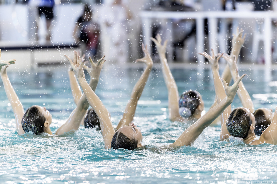 Брызги и грация: в Калининграде разыгрывают Кубок России по синхронному плаванию (фото)