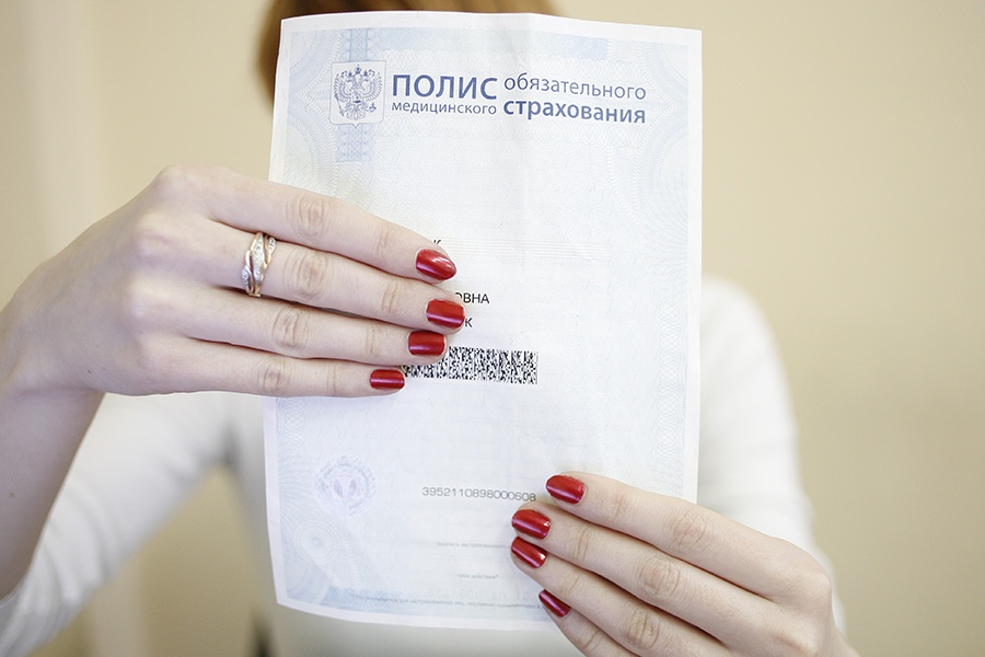 Медведев: полис ОМС можно будет получить через портал госуслуг с 1 января