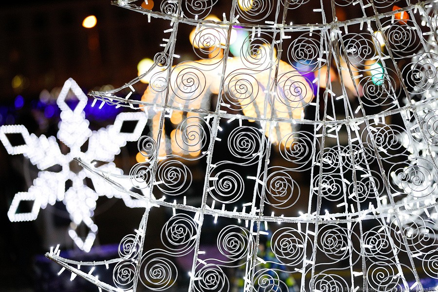 Открути оленю ушко: центр Калининграда украсили к Новому году (фото)