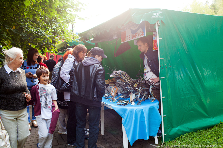 Тарелочка с голубой каёмочкой: что продавали на ярмарке «Город мастеров»