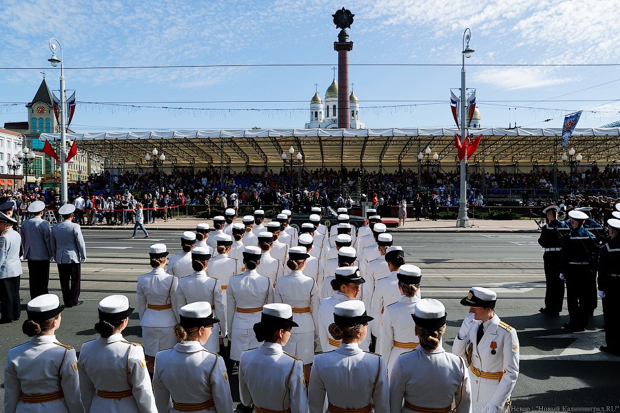 Курсантки, кадеты и танк: как прошёл Парад Победы в Калининграде (фото)