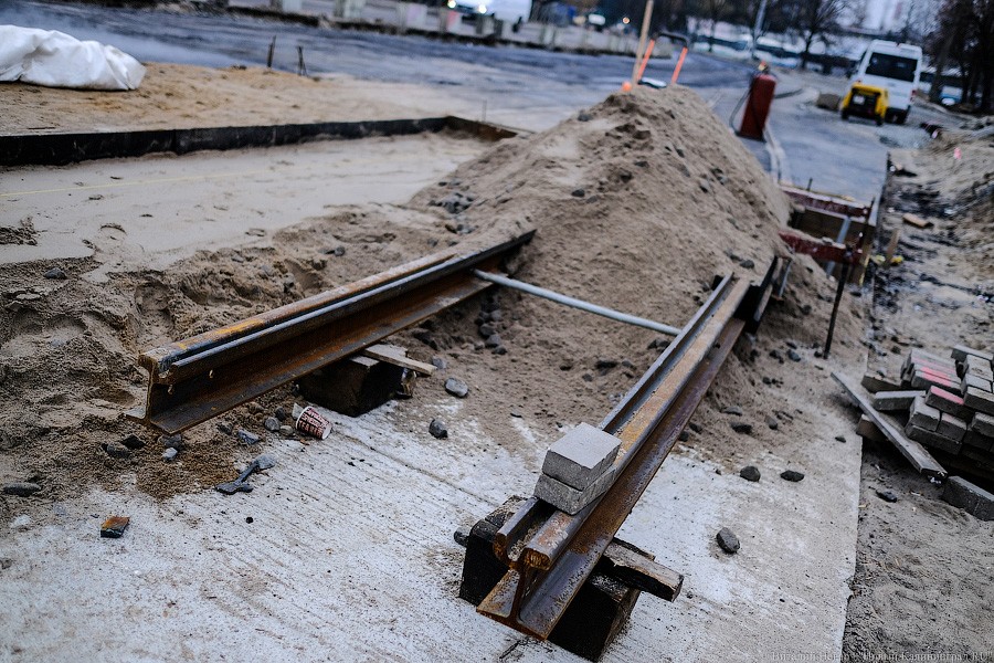 Временная брусчатка: как Киевскую готовят к техническому открытию движения (фото)