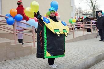 Цуканова с Жуковым в Гусеве встретили мальчик-медведь и женщина-портфель