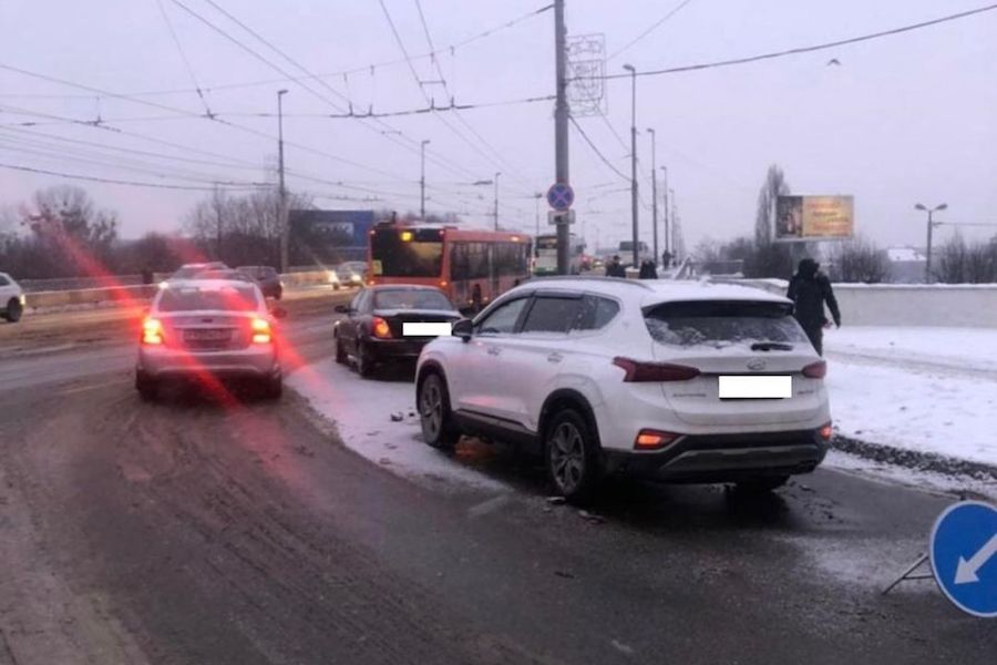 На Ленинском проспекте в ДТП пострадала женщина (фото)