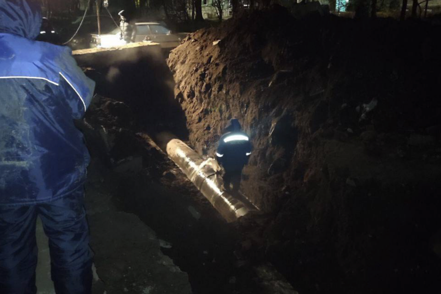 Коммунальщики устранили аварию на трубопроводе в Московском районе
