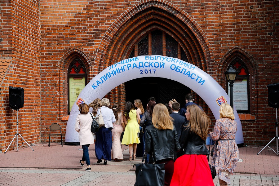 Золотые дети: в Кафедральном соборе поздравили калининградских отличников