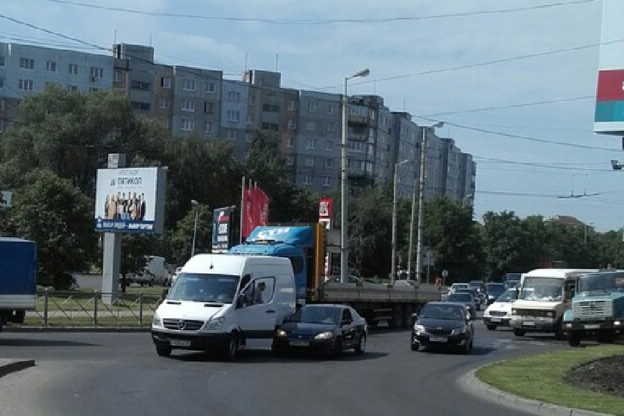 На Московском проспекте произошло ДТП, движение затруднено (фото)