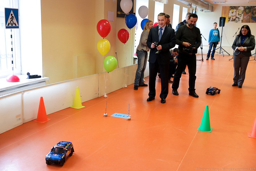 На игрушечных машинках: в Калининграде открылась «начальная» автошкола