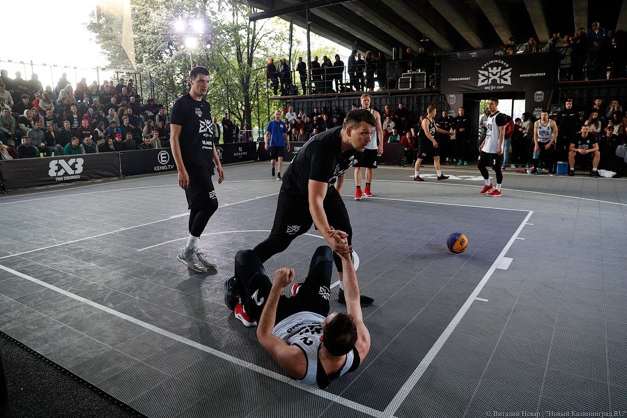 Слэмданк под мостом: в Калининграде прошел статусный турнир по стритболу (фото)