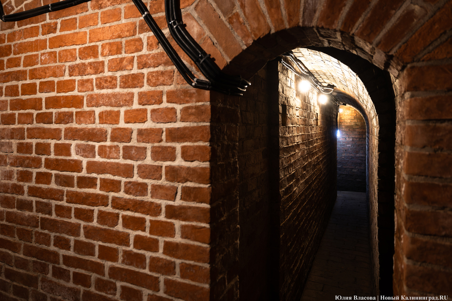 «За крепостной стеной»: Музей янтаря открыл экспозицию в пороховом погребе (фото)