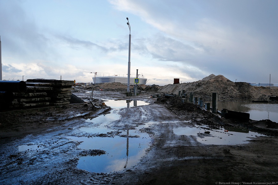 И Остров плывет: что происходит в «сезон дождей» у нового стадиона