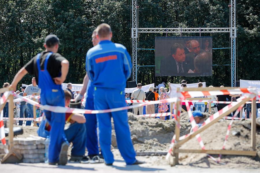 Между ямой и Китаем: как «янтарщики» на площади Василевского митинговали