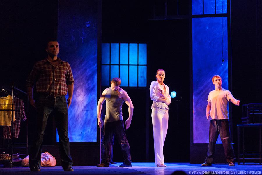 «Трамвай „Желание“ останавливается здесь»: фоторепортаж со спектакля