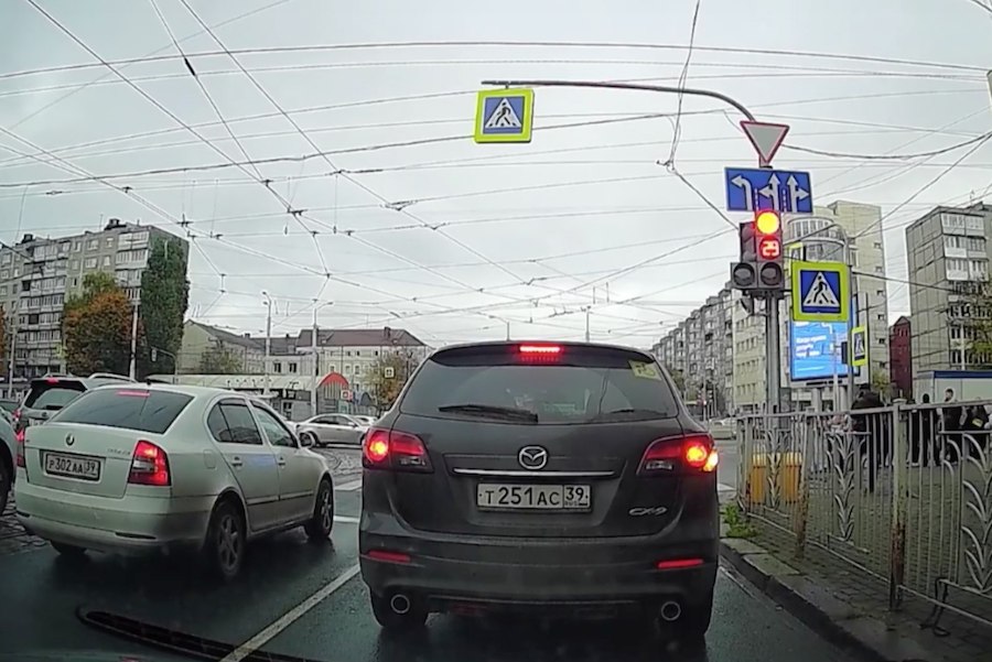 Эксперт рассказал о дорожных знаках, провоцирующих ДТП на калининградских улицах