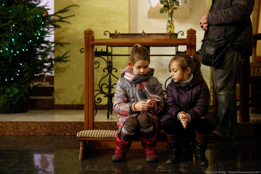 Сочельник, свечи, тишина: как встречали католическое Рождество в Калининграде