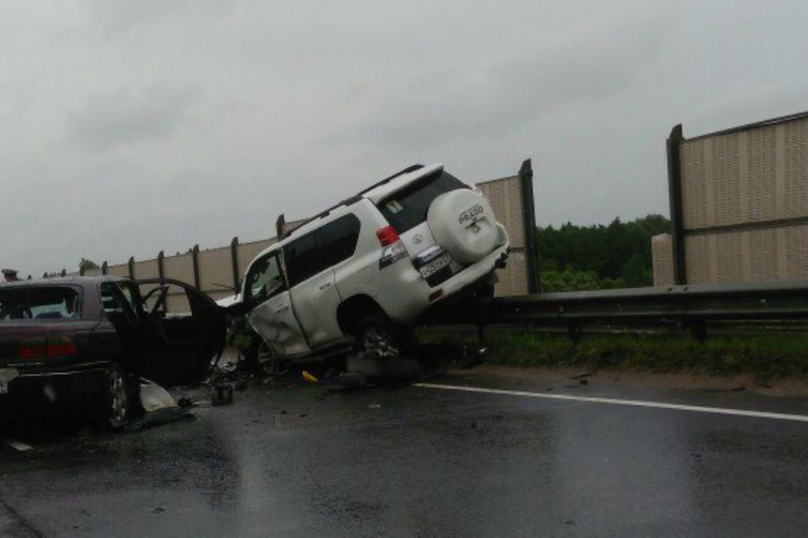 Очевидцы сообщили о крупном ДТП на Южном обходе, на месте работает МЧС (фото, видео)