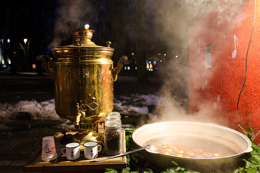 Гастрономическая шаурма и другие: на острове Канта открылась новогодняя ярмарка (фото)