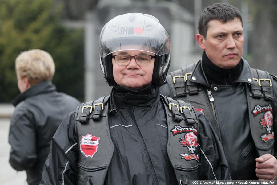 «С венком и шумом на Бранёво»: калининградская делегация отправилась в Польшу