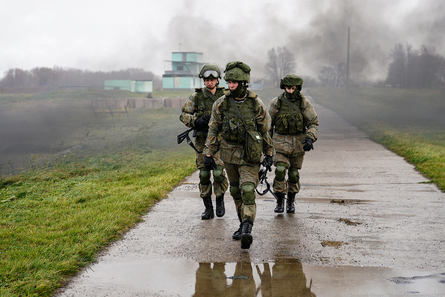 В условиях, приближенных к боевым: тренировка морпехов на психологической полосе препятствий