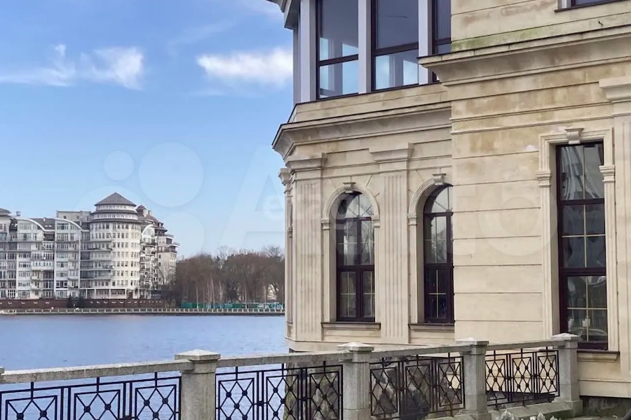 В Калининграде выставили на продажу за 650 млн клуб «Шельф» на Верхнем озере (фото)