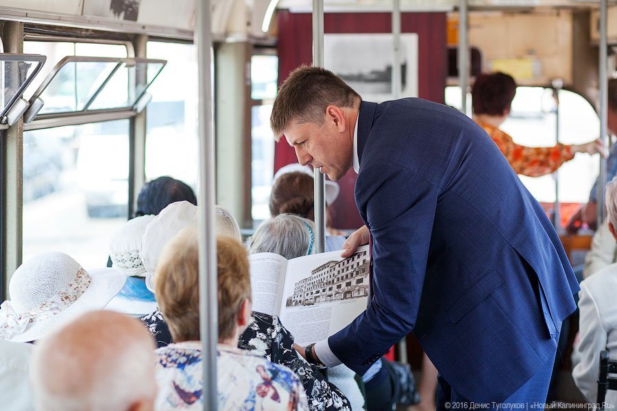 Почти ровесники: в Калининграде прошла трамвайная экскурсия для ветеранов