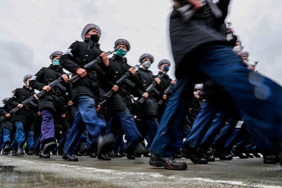 Коронавирусная репетиция: как пешие расчеты готовились к параду в Чкаловске